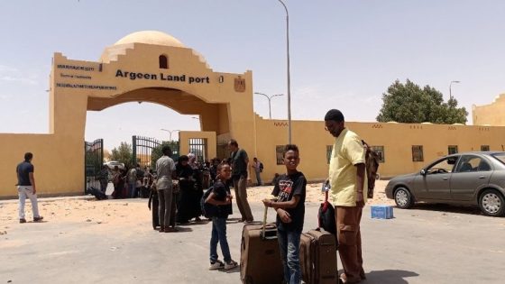 People cross into Egypt through the Argeen land port with Sudan on April 27, 2023. More than 14,000 Sudanese refugees have crossed the border into Egypt since deadly fighting erupted in their country in mid-April, the Egyptian foreign ministry said. In total, over 16,000 foreigners have entered Egypt since the conflict flared between the army and paramilitary Rapid Support Forces, including 2,000 nationals of 50 other countries or members of international organisations, the ministry said. (Photo by AFP)